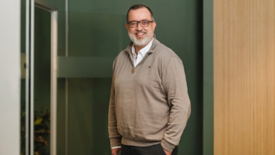 Half body portrait of employee André Mejri