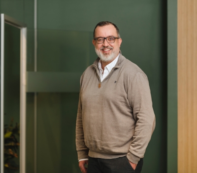 Half body portrait of employee André Mejri